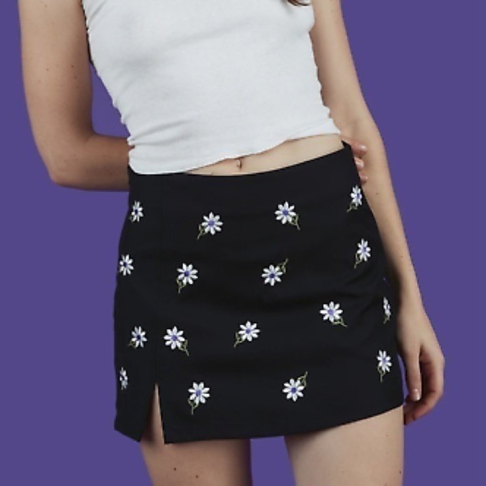 NWT UNIF Black Mini Skirt with Floral Daisy Embroidery Y2K Aesthetic, Rave NEW!